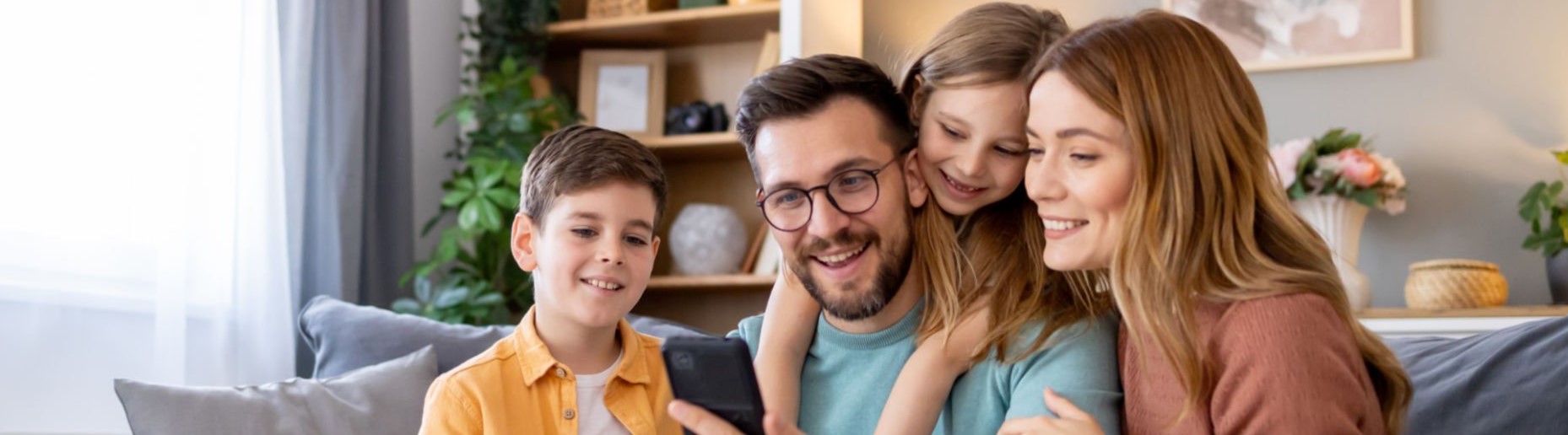 FAMILIAS BAJO ATAQUE DIGITAL EN TIEMPOS DE INTELIGENCIA ARTIFICIAL